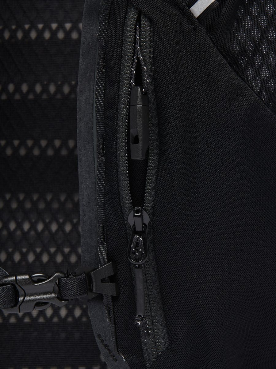 Distance 15 Backpack - Past Season